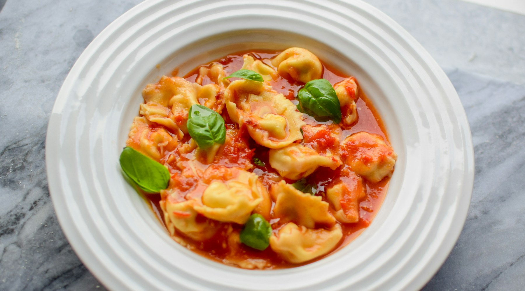 Tortellini med tomatsaus - Smak av Italia | Gladkokken