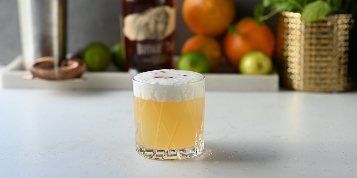 How To Make A Whiskey Sour With Egg White