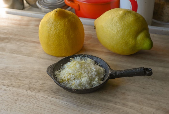 Лимонная соль – идеальная добавка к креветкам, моллюскам и рыбе